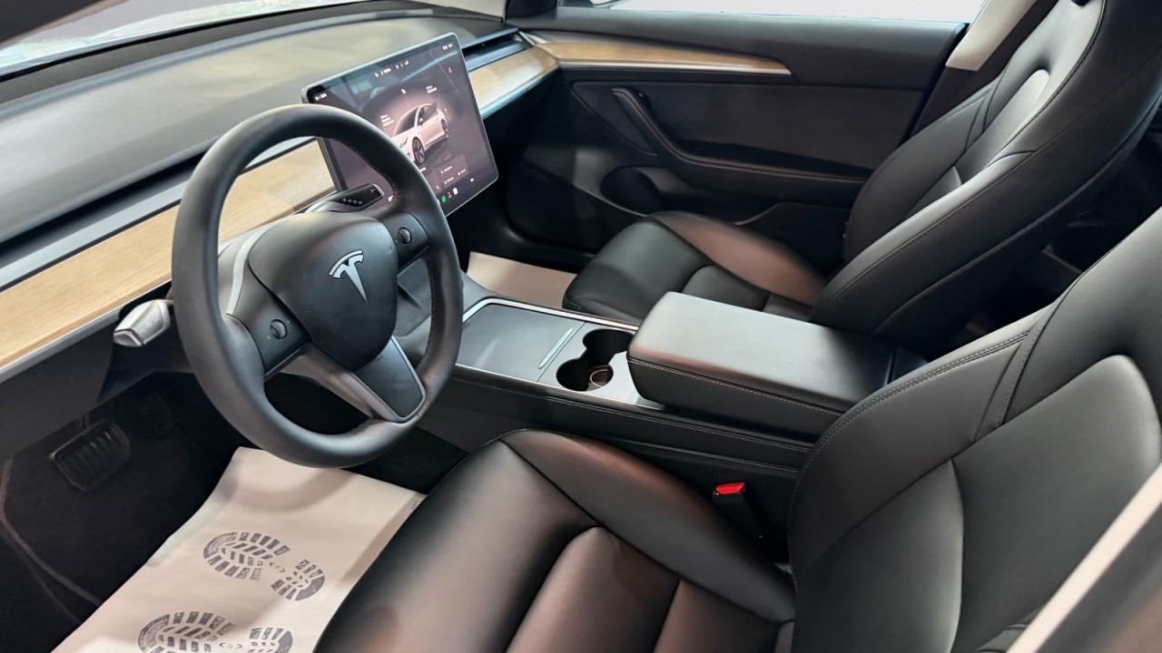 TESLA Model 3 2023 — imagine 18