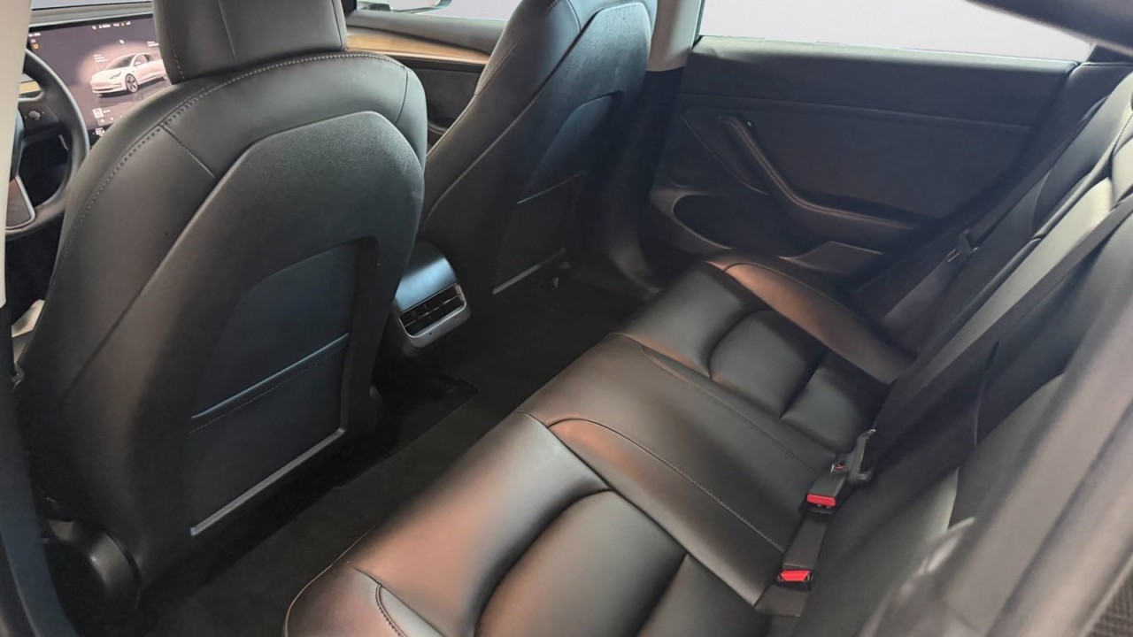 TESLA Model 3 2023 — imagine 20