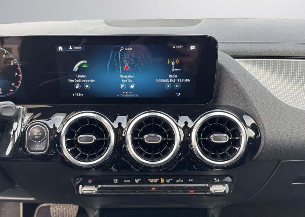 MERCEDES-BENZ GLA 2023 — imagine 19
