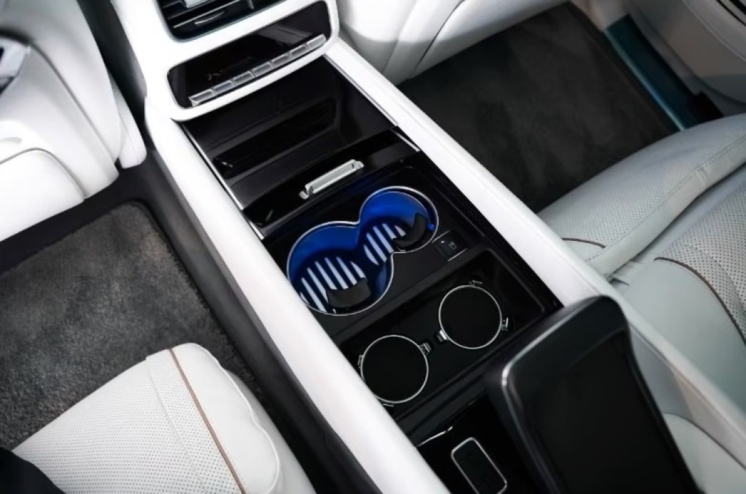 Mercedes-Benz GLS Maybach 600 - foto 14