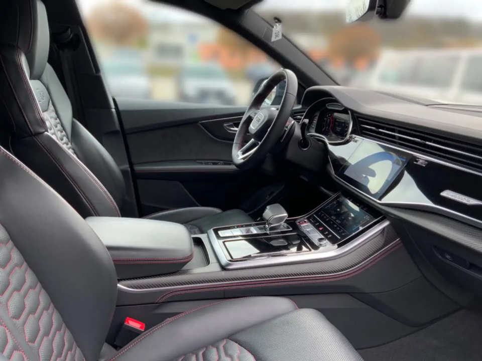 Audi RS Q8 - foto 13
