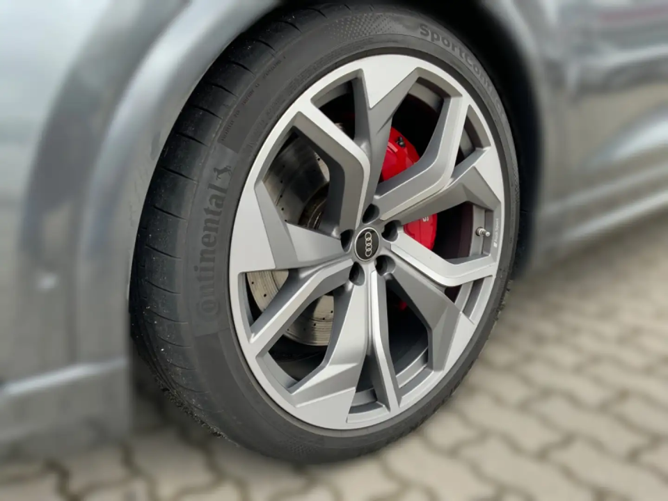Audi RS Q8 - foto 17