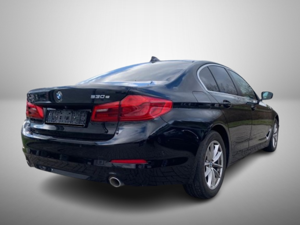 BMW Seria 5 530e xDrive (2)