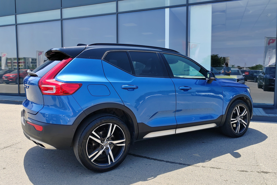 Volvo XC 40 D4 AWD Geartronic R-Design (3)