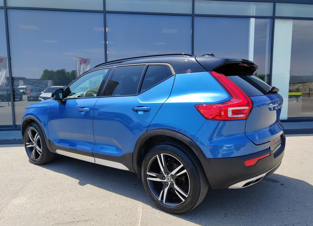 Volvo XC 40 D4 AWD Geartronic R-Design (5)