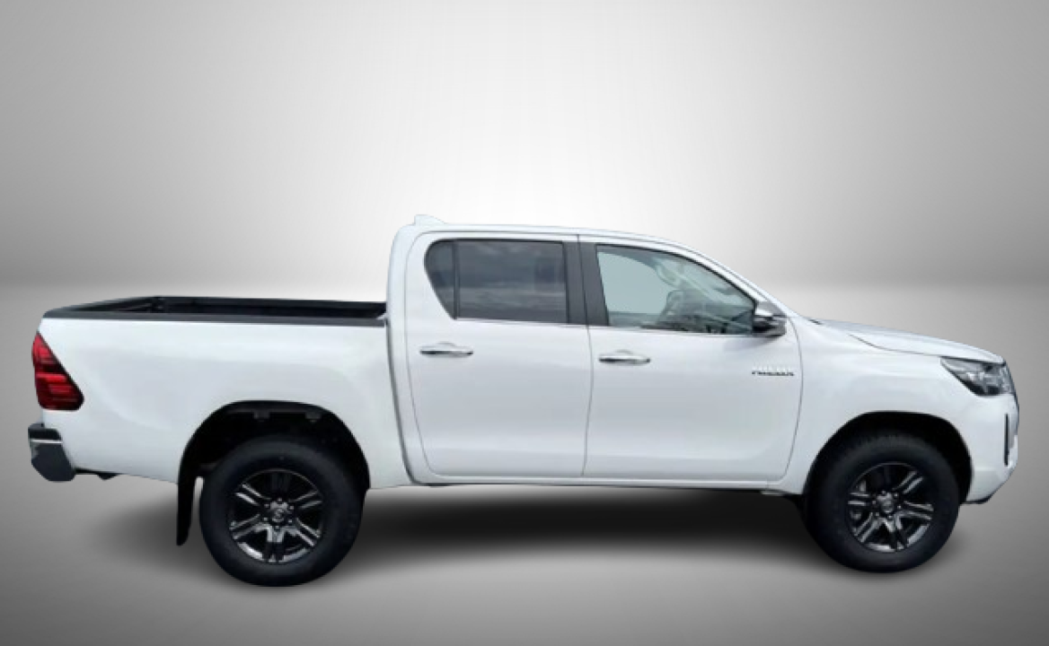 Toyota Hilux 2.8D 4WD Double Cab (2)