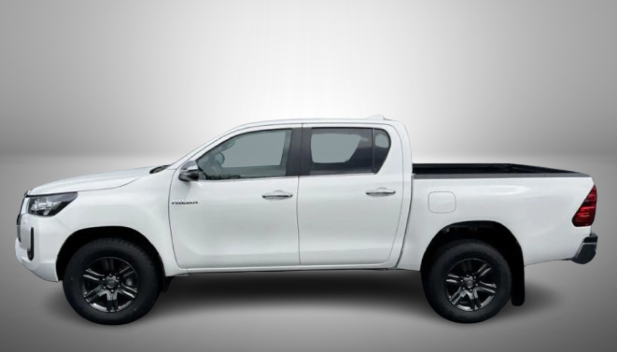 Toyota Hilux 2.8D 4WD Double Cab (5)