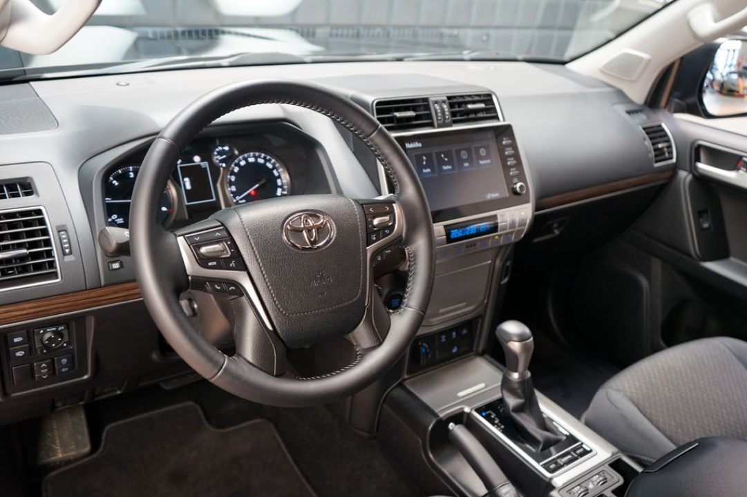 Toyota Land Cruiser 2.8 D-4D Comfort - foto 8