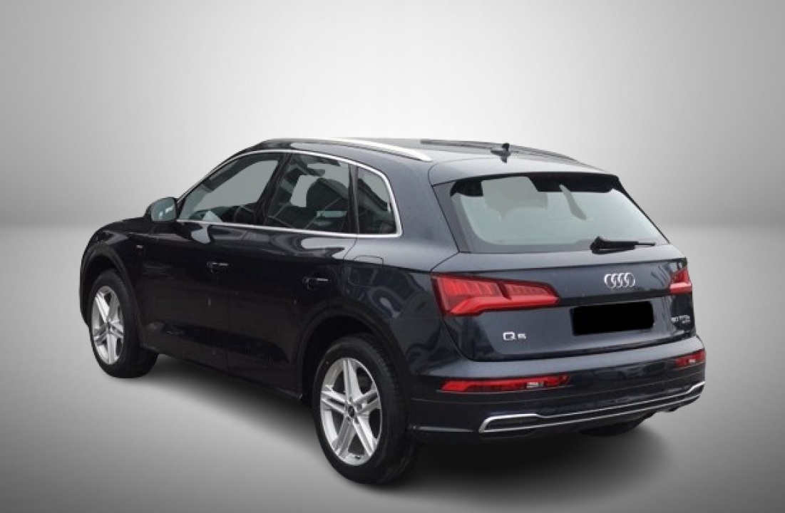 Audi Q5 50TFSIe quattro S tronic S-Line (4)