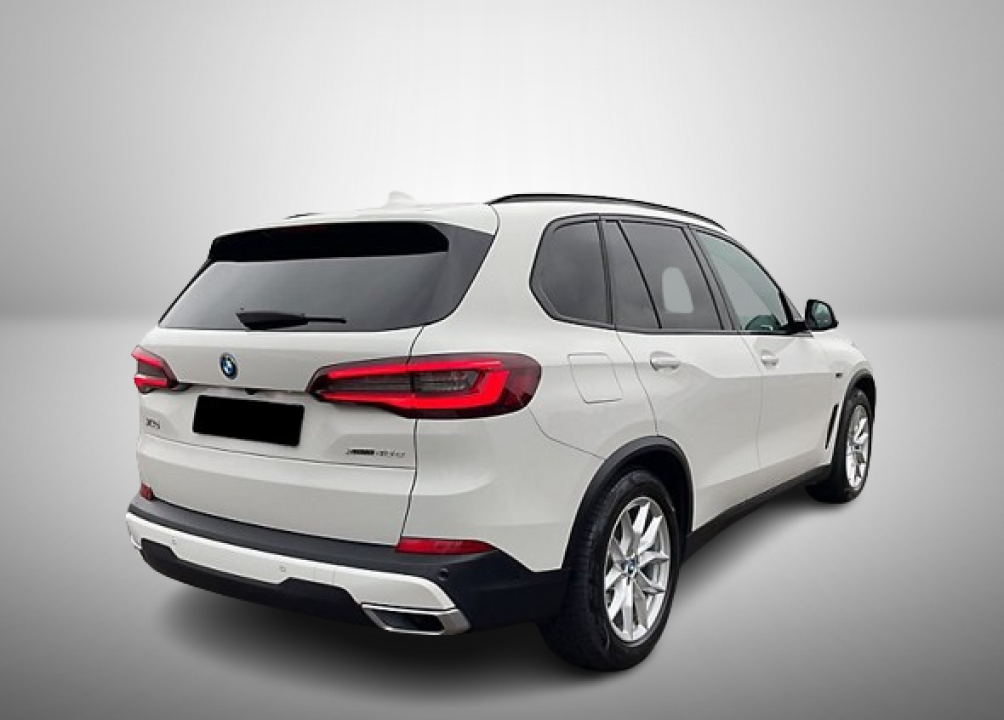 BMW X5 xDrive45e (2)