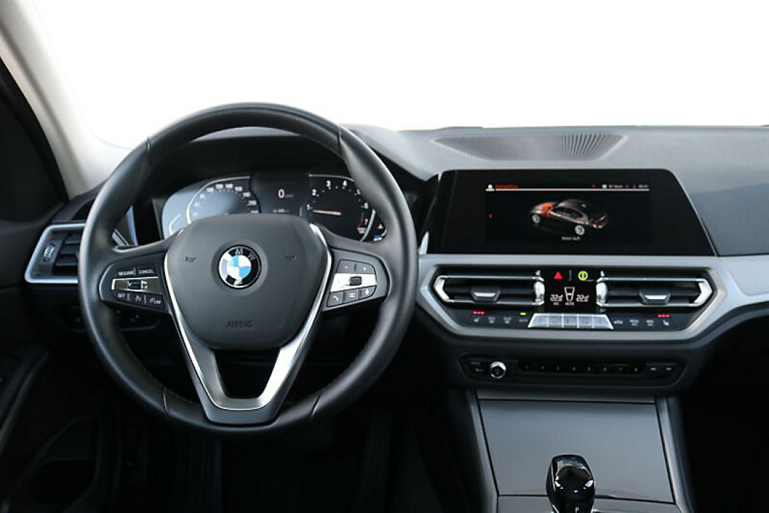 BMW Seria 3 330i Advantage (5)