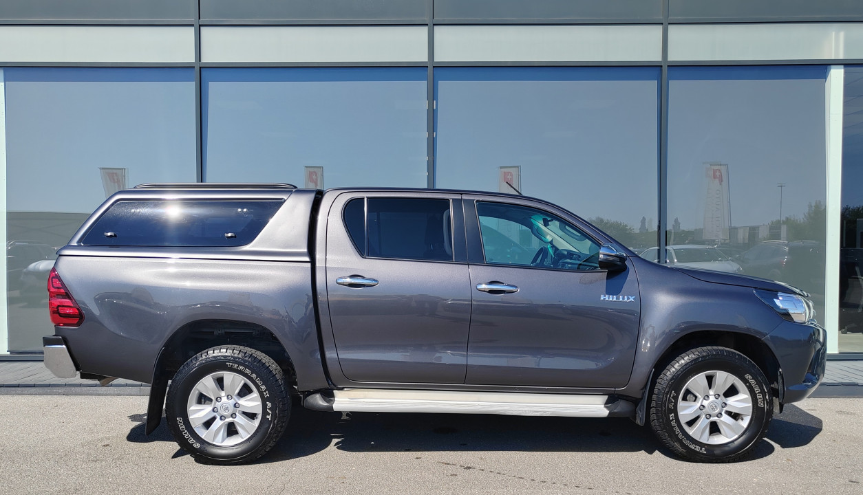 Toyota Hilux Double Cab 2.4D 150CP (2)