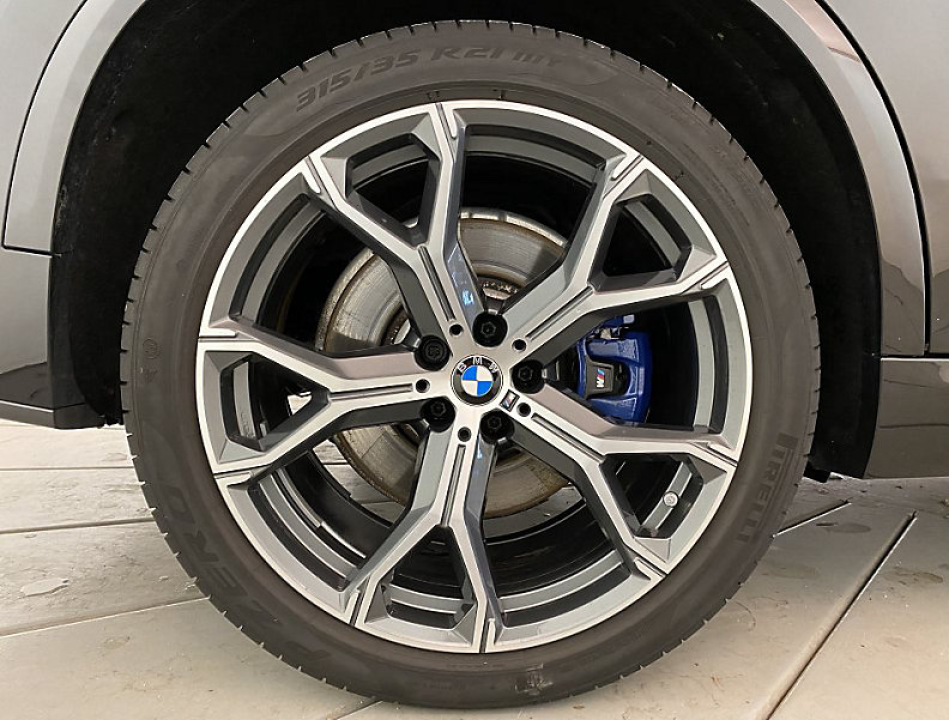 BMW X5 M 50i xDrive - foto 17