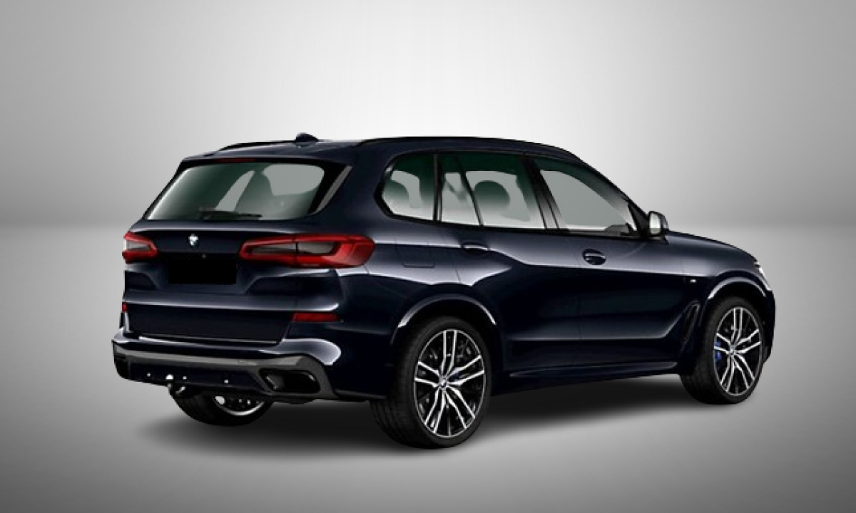 BMW X5 M50i (2)