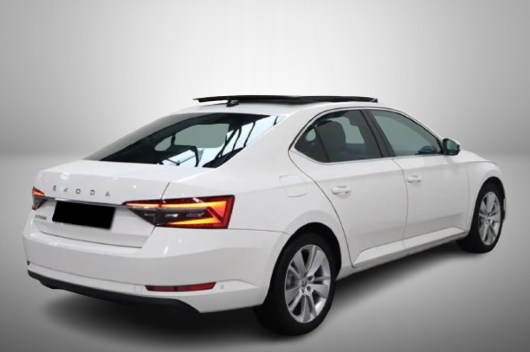 Skoda Superb 2.0TDI DSG Style (2)