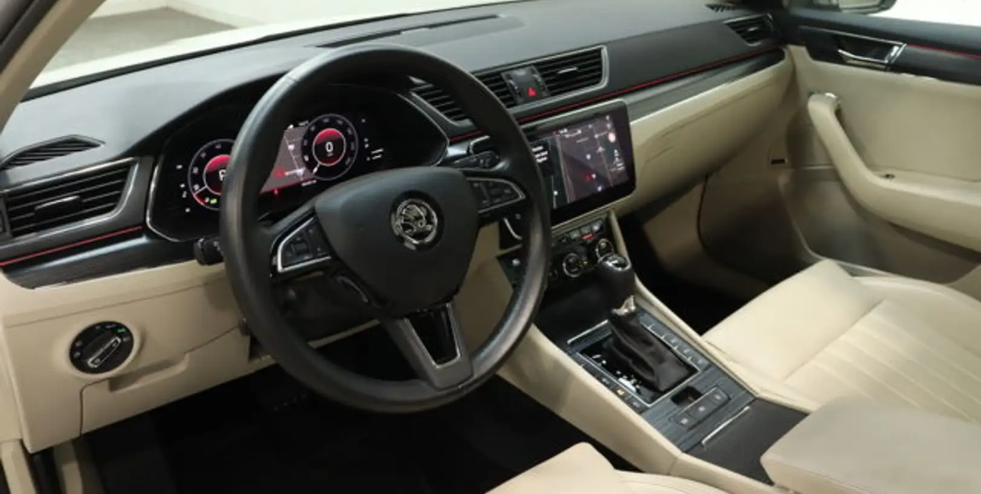 Skoda Superb 2.0TDI DSG Style (3)