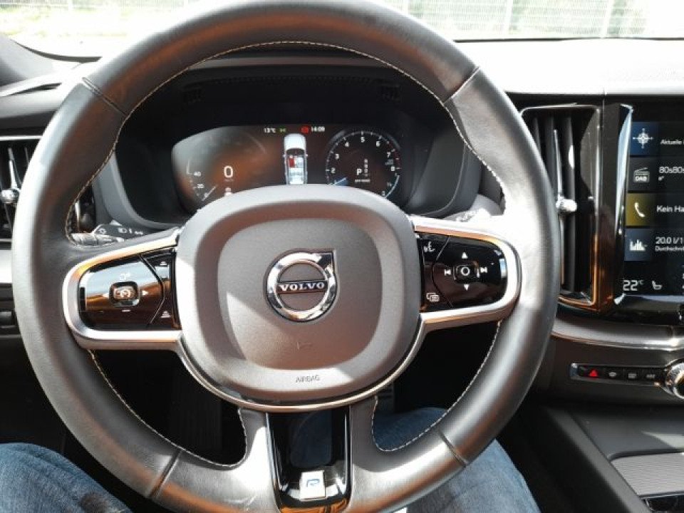 Volvo XC 60 T8 AWD R Design - foto 11