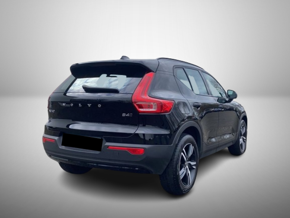 Volvo XC 40 B4 AWD R-Design (2)