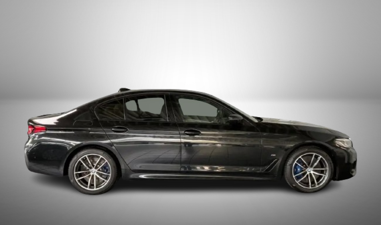 BMW Seria 5 540i xDrive M-Sport (2)