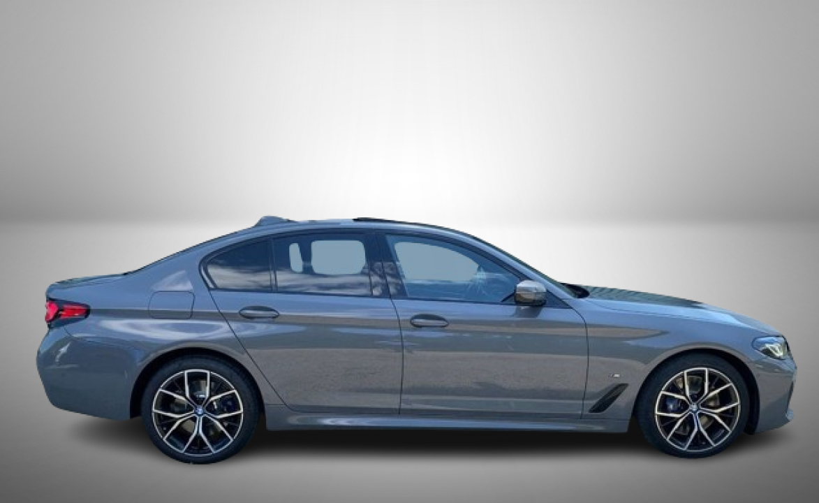 BMW Seria 5 530d xDrive M-Sport (2)