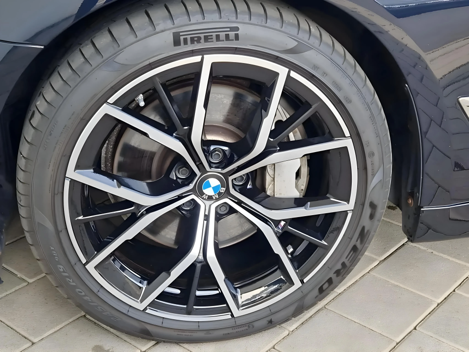 BMW Seria 5 530d xDrive M-Sport - foto 10