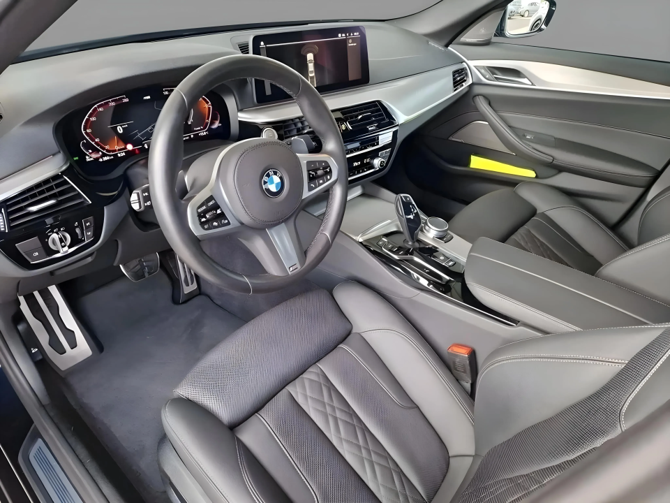 BMW Seria 5 530d xDrive M-Sport (5)