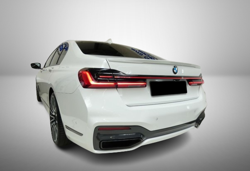 BMW Seria 7 730d xDrive M-Sport (4)