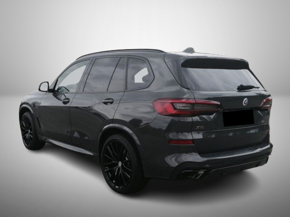 BMW X5 M50i (3)