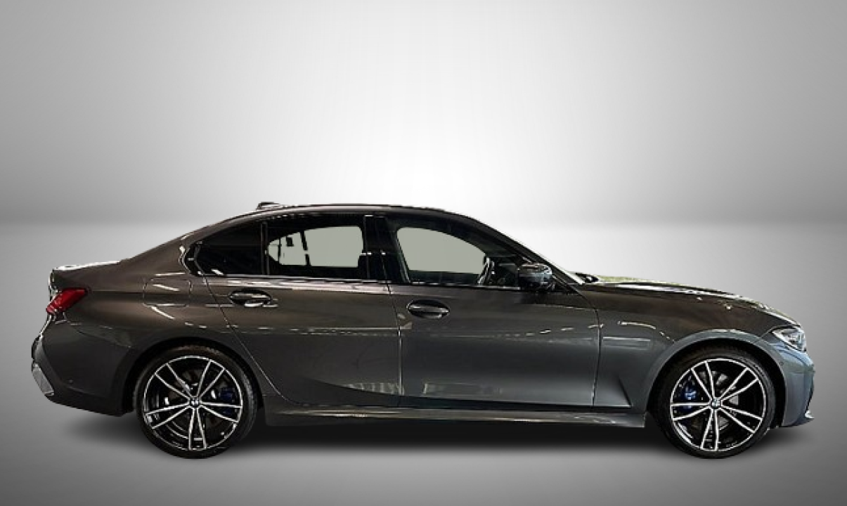 BMW Seria 3 330i xDrive M-Sport (3)