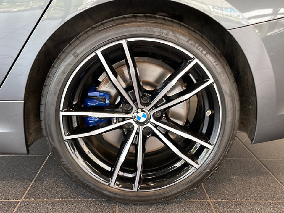 BMW Seria 3 330i xDrive M-Sport - foto 13