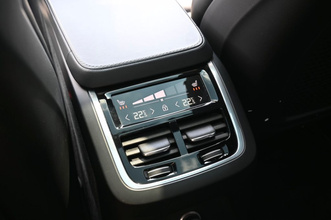 Volvo XC 90 T8 Recharge R-Design - foto 12