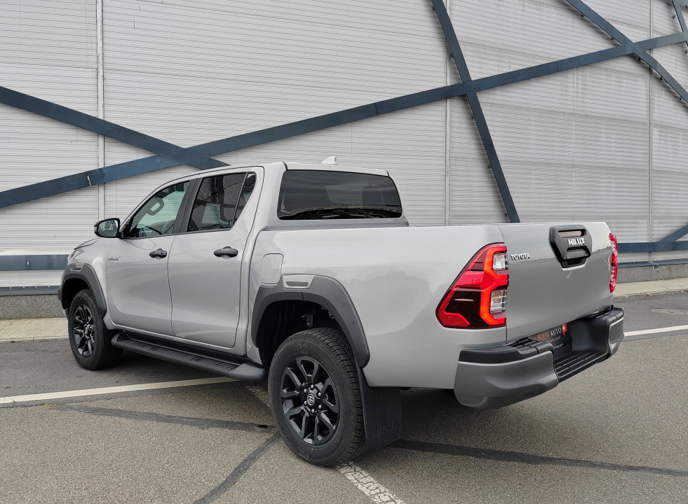 Toyota Hilux Double Cab 2.8D AT INVINCIBLE (5)