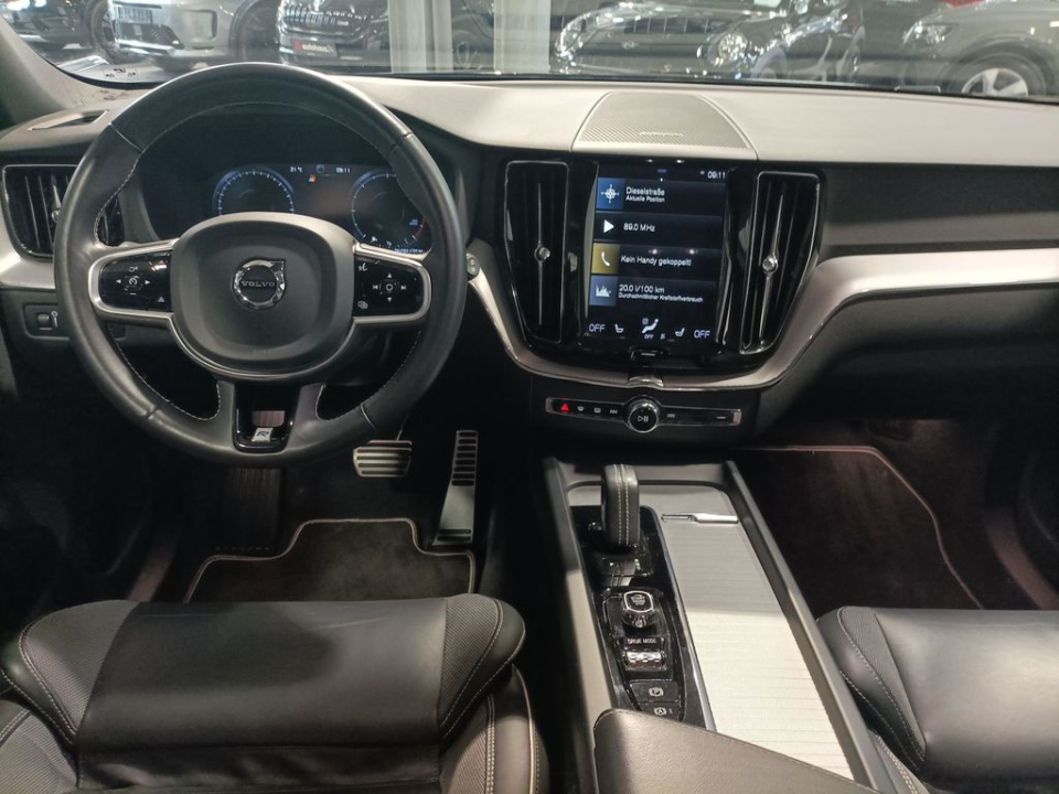 Volvo XC 60 B4 AWD R-Design - foto 7