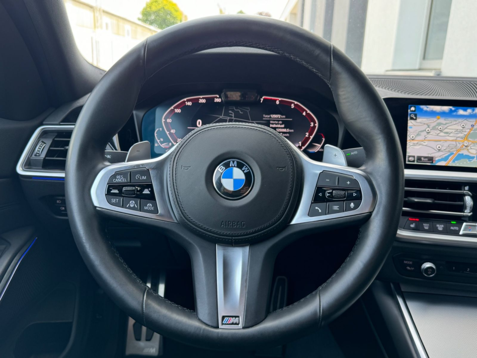 BMW Seria 3 320i xDrive M-Sport - foto 12