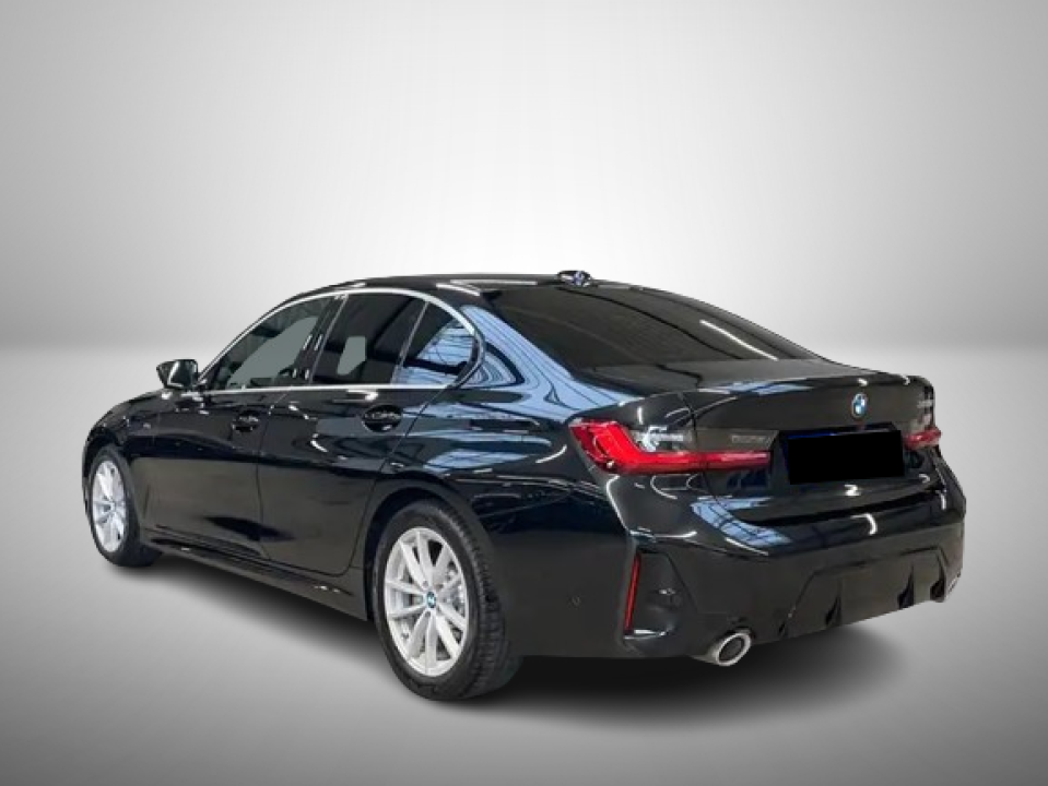 BMW Seria 3 330i M Sport (3)