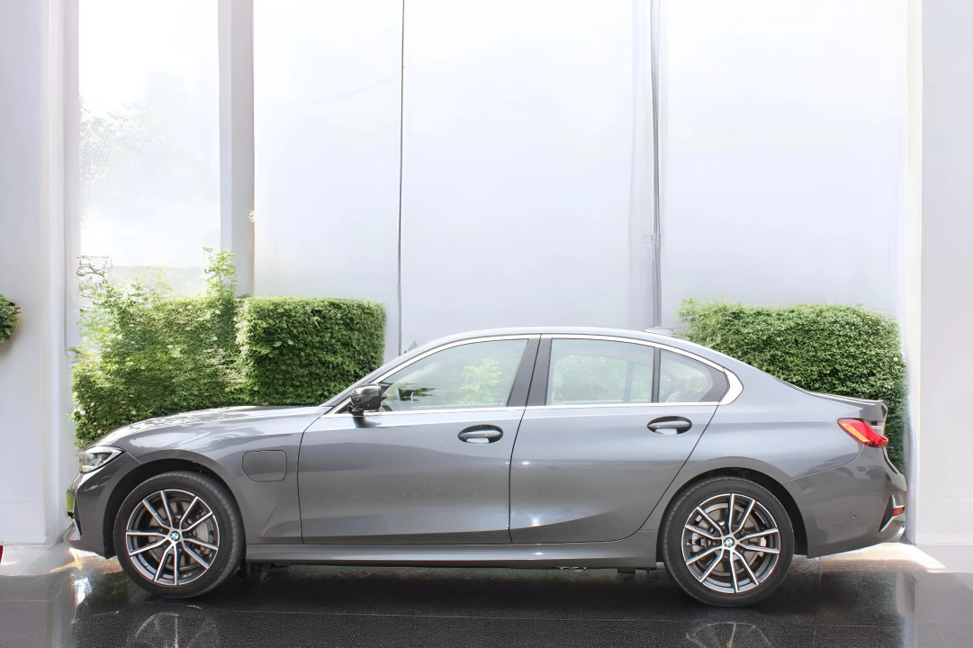 BMW Seria 3 330e Luxury Line (5)