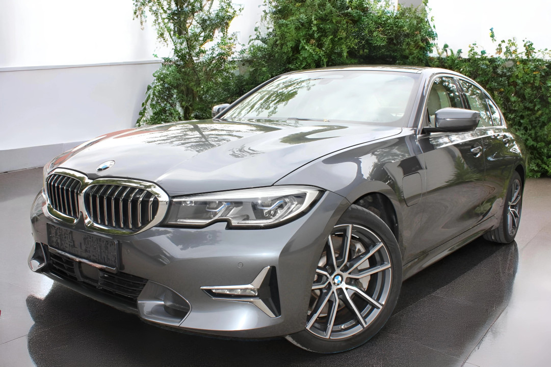 BMW Seria 3 330e Luxury Line - foto 6