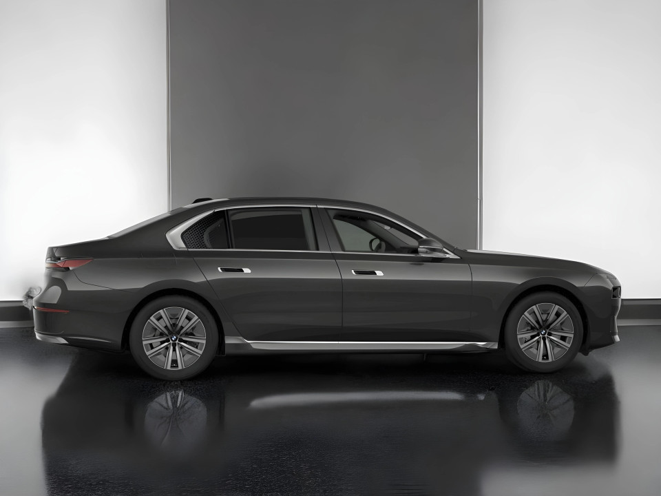 BMW Seria 7 750e xDrive (2)