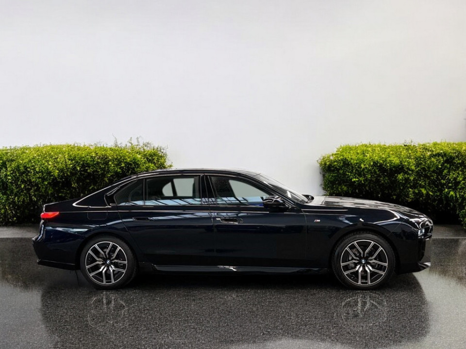 BMW Seria 7 740d xDrive M Sports (3)