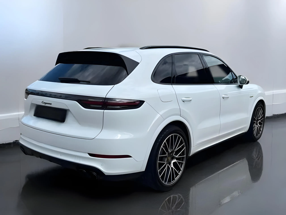 Porsche Cayenne E-Hybrid Platinum Edition (2)