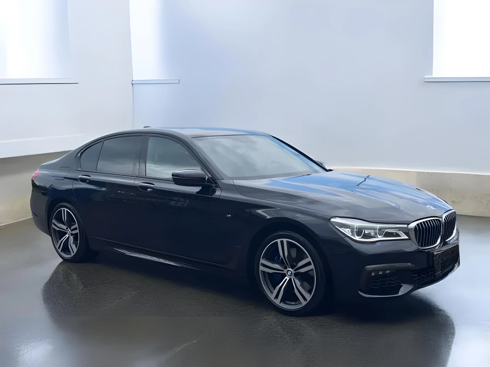 BMW Seria 7 730d xDrive (1)