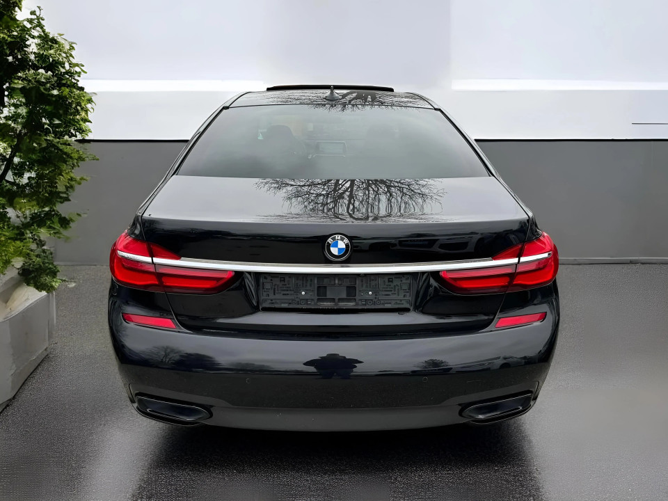 BMW Seria 7 730d xDrive M-Sport (4)