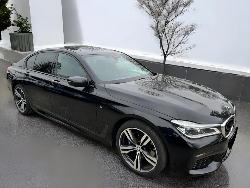 BMW Seria 7 730d xDrive M-Sport (1)