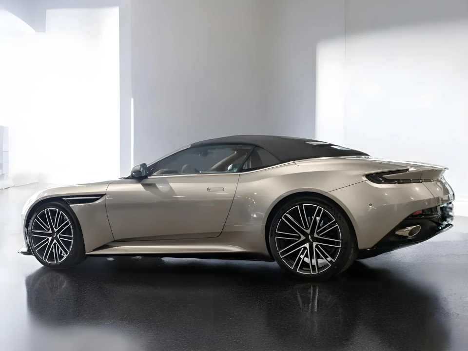 Aston Martin DB12 V8 Volante (5)