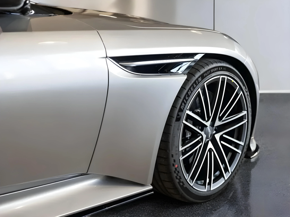 Aston Martin DB12 V8 Volante - foto 29