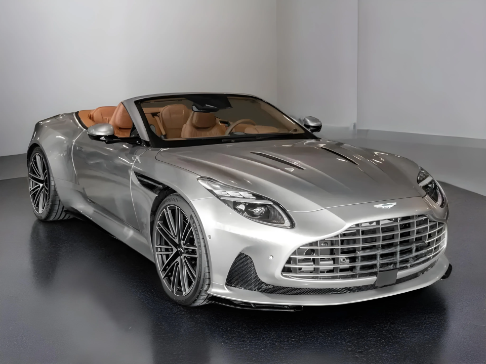 Aston Martin DB12 V8 Volante (2)