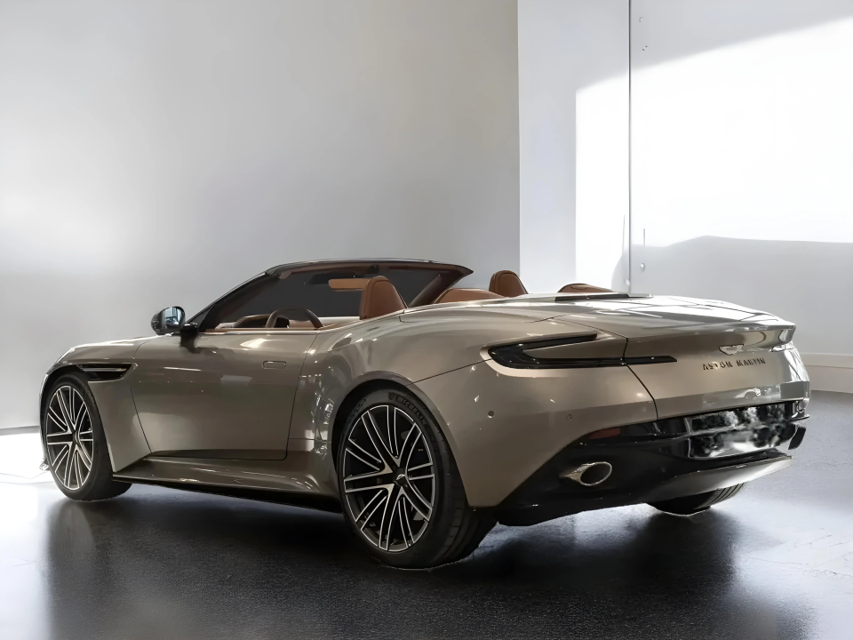 Aston Martin DB12 V8 Volante (4)