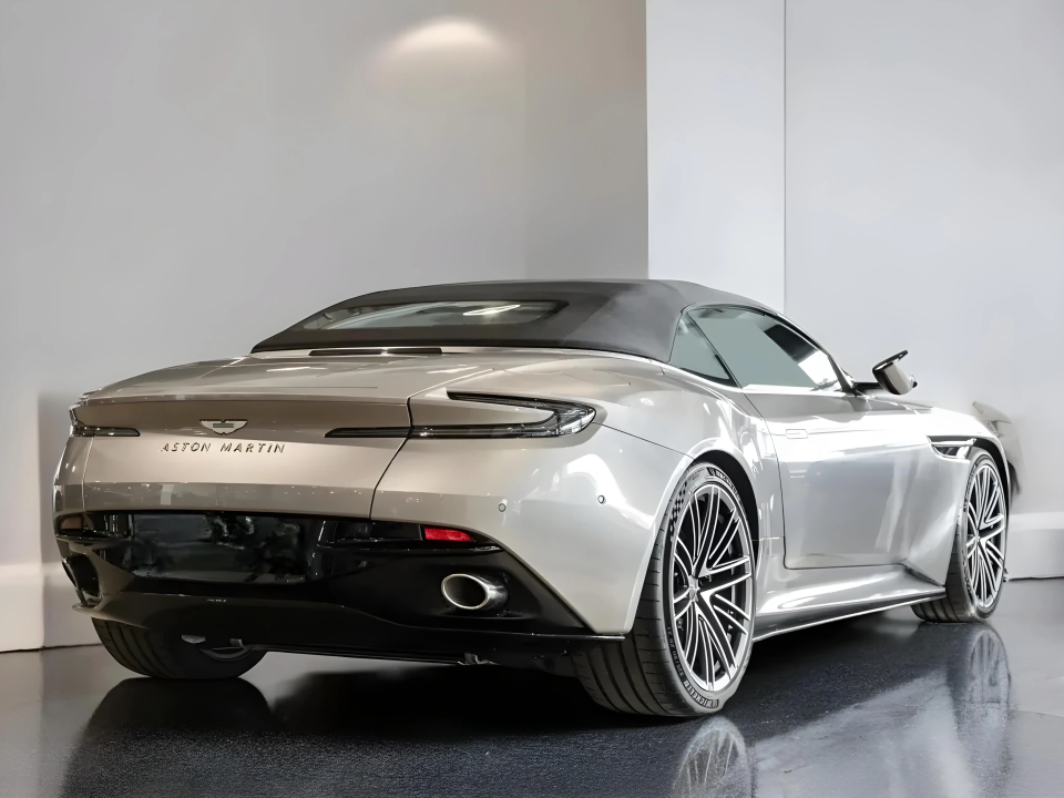 Aston Martin DB12 V8 Volante (3)