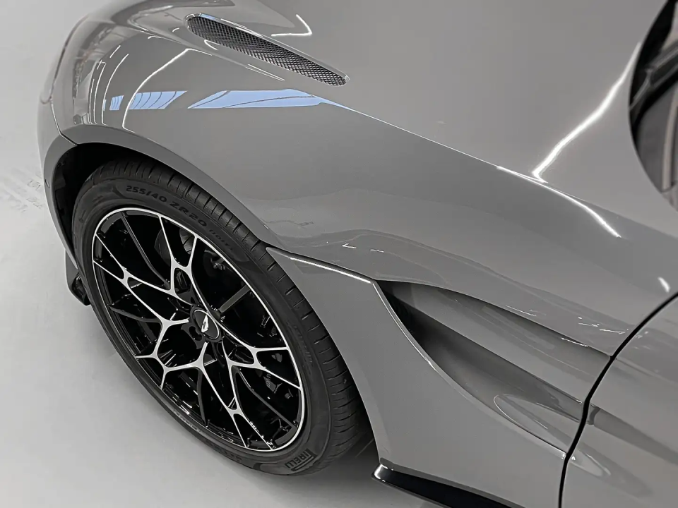 Aston Martin Vantage V8 Coupe - foto 8