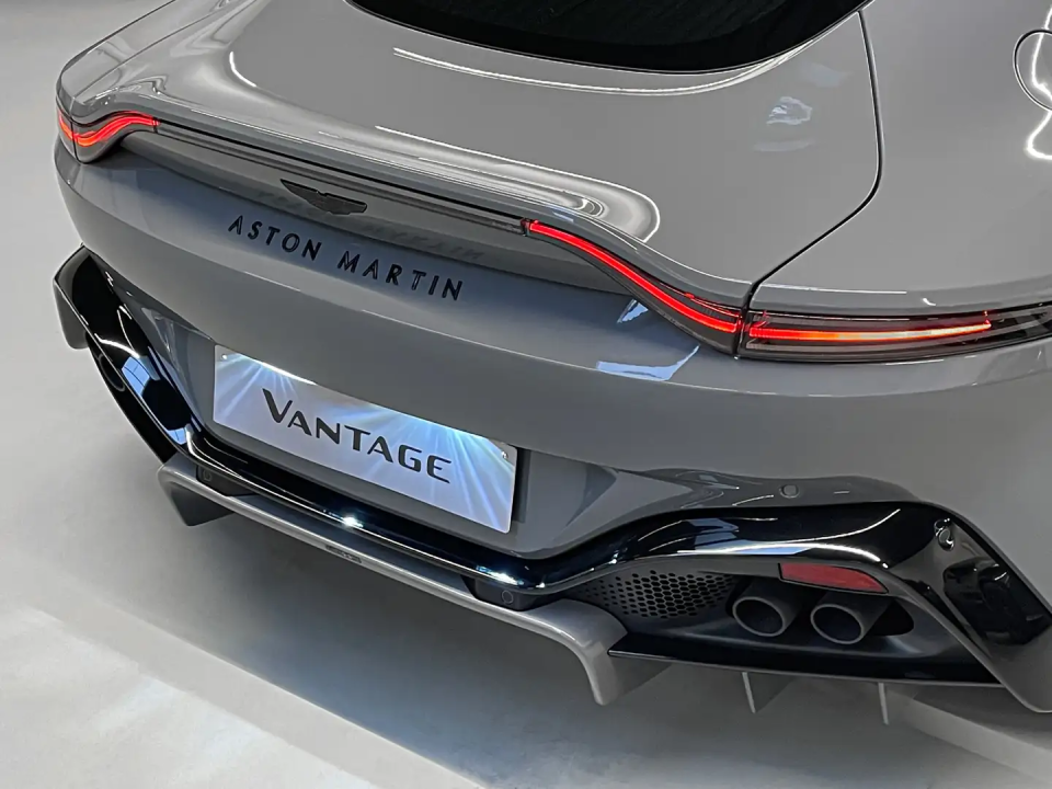 Aston Martin Vantage V8 Coupe - foto 9